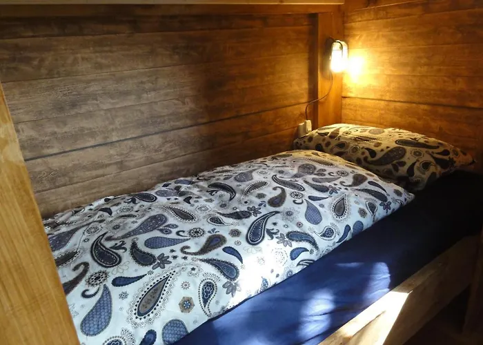 אכסניה Peanuts & *