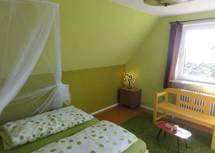 אכסניה Peanuts & *